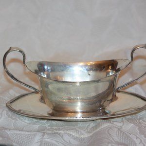 Wm ROGERS SILVERPLATE GRAVY SAUCE BOAT w/ ATTACHED TRAY #5413 TWO HANDLE